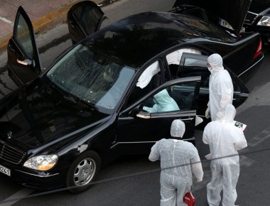 Ενας ένοπλος 29χρονος συνελήφθη για τα δέματα-βομβες στον πρώην πρωθυπουργό Λ.Παπαδήμο, στον Β.Σόιμπλε κλπ. (upd)